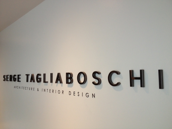 Image Lettres 3D en titanium noir dans showroom d'Architecture - Montreux / Vaud